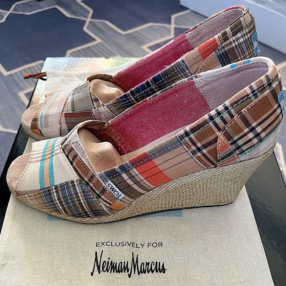 TOM'S MADRAS PLAID WEDGES!
Size W10. Created Exclusively for NEIMAN MARCUS!